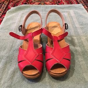 Red Sven clogs size 37